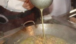 勾兑高汤爆料视频,视频爆料揭露行业黑幕
