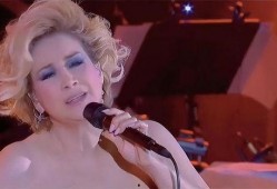 香港歌星甄妮爆料视频播放